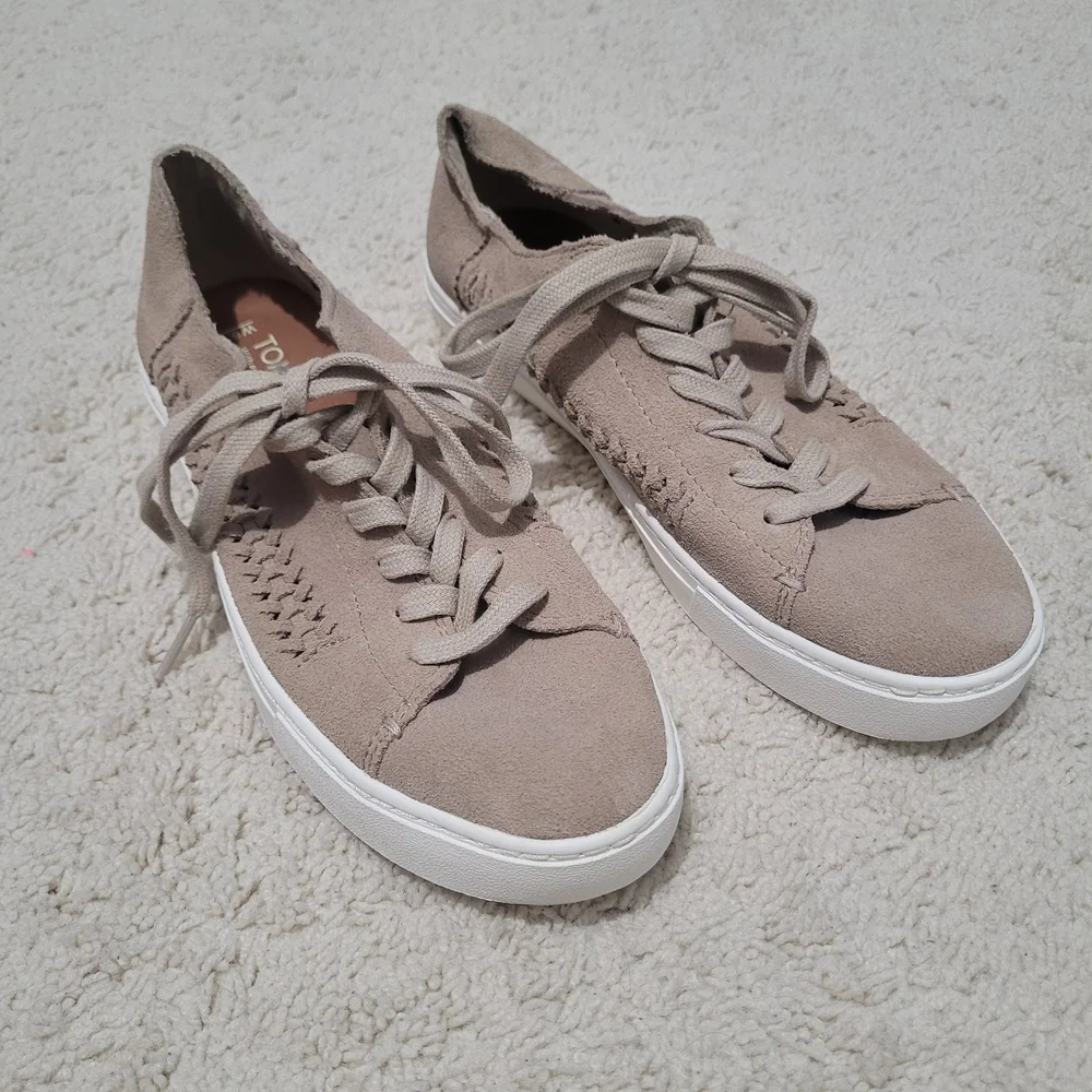 Toms Tan Sneakers Suede Low-Top Casual Size 6.5 - Picture 2 of 8